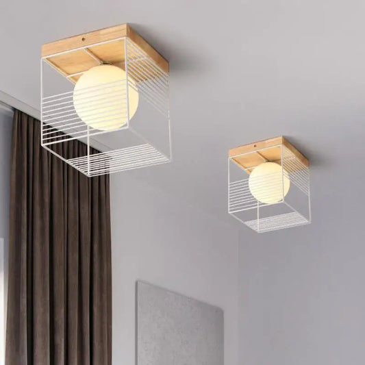 Plafonnier cubique en bois avec armature en métal blanc, design moderne